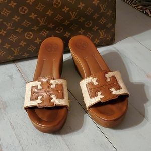 TOrY BuRCH CLoGs